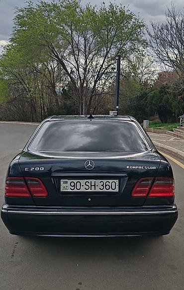 mercedes benz 208 d: Mercedes-Benz E 200: 2 l | 2001 il Sedan — 5