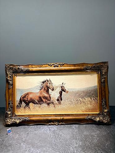 Ev üçün dekor: Dəbdəbəli çərçivədə xalça tablo "Qaçan Atlar" (120x70 sm) Qiymət: 160 — 2
