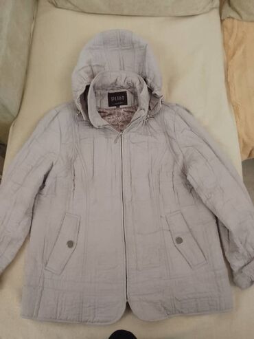 женская куртка xl: Продам женскую куртку сезон весна - осень б/у в отл