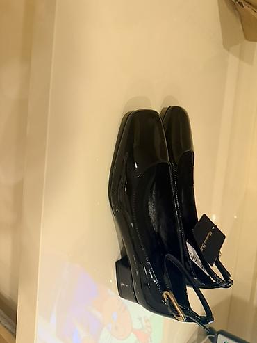 Туфли: Туфли Massimo Dutti - Модель: лаковые туфли Mary Jane - Цвет: черный at lalafo.kg — 9 Туфли: Туфли Massimo Dutti - Модель: лаковые туфли Mary Jane - Цвет: черный — 9