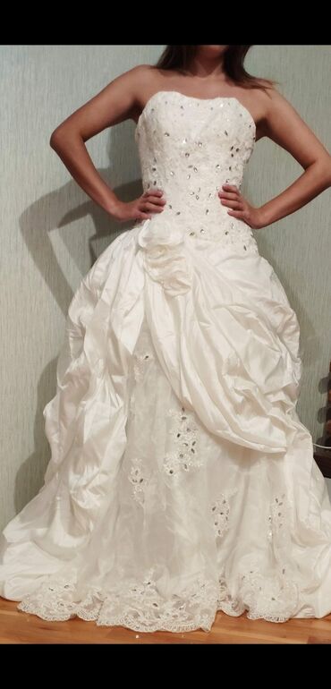 свадебное: Новое свадебное платье 
цвет нежно жемчужный 
размер М