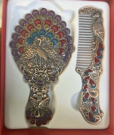 Digər aksesuarlar: Üzərində qırmızı,qara və ağ rənglərin qarışığı ilə simmetrik butalı — 8