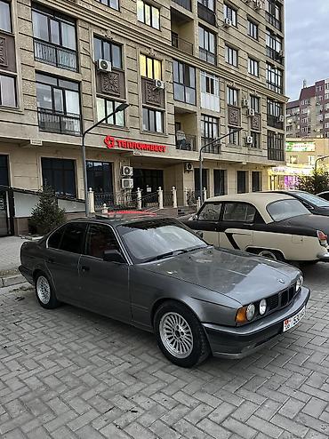 BMW 525: 1990 г., 2.5 л, Механика, Бензин