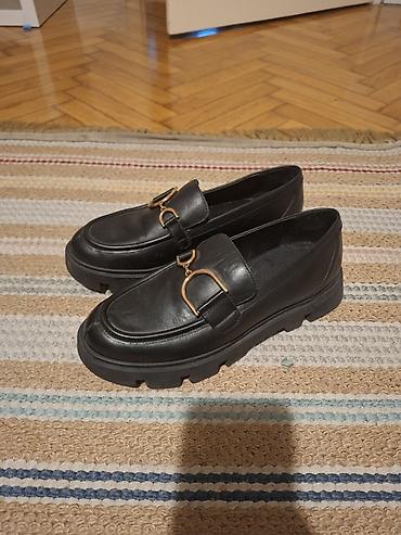 ugg providne cizme: Ženska obuća – 3 para U ponudi su tri različita para ženske obuće — 2