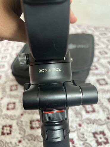Другие аксессуары для фото/видео: DJI Ronin-SC2 Pro Combo — это компактный стабилизатор для камеры