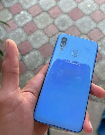 Samsung Galaxy A40, 64 ГБ, цвет - Синий, Сенсорный, Отпечаток пальца, Беспроводная зарядка