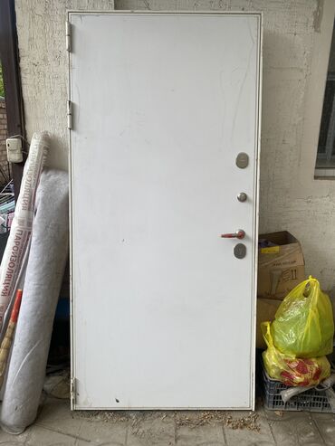 бронированный двери бу: Входная дверь, Металл, Левостороний механизм, цвет - Белый, Б/у, 215 * 100