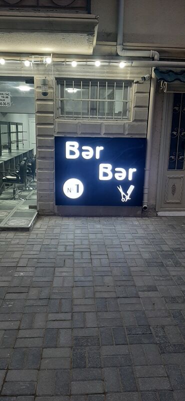 aaaf parkda kiraye heyet evleri: Bərbər Universal. Yerin icarəsi