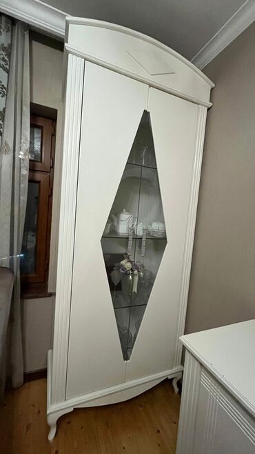 divar dolabı: Açılan, 2 qapılı Künc dolab, Servant