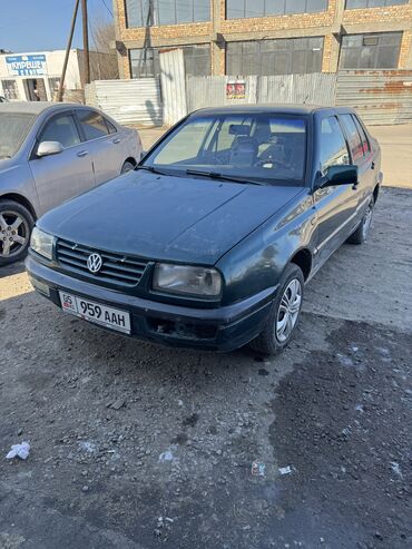 вента 1997: Volkswagen Vento: 1993 г., 2 л, Механика, Бензин, Седан