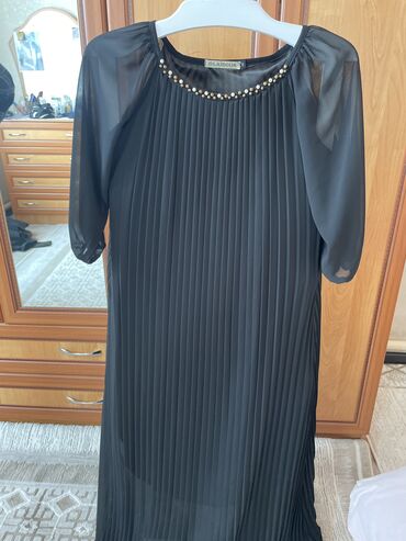 платья черное: Кече көйнөгү, S (EU 36)