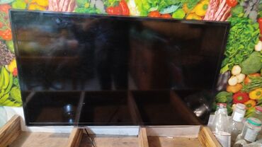 Televizorlar: Samsung LED televizor smart satılır az işlənib heçbir problemi yoxdur