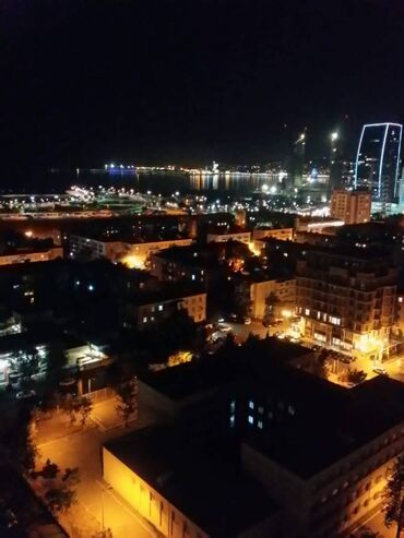 Günlük kirayə mənzillər: 3 otaqlı, Xətai r. r-nu — 10