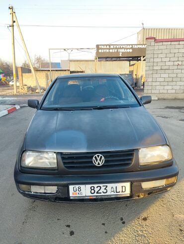 двер на венто: Volkswagen Vento: 1993 г., 1.8 л, Механика, Газ, Седан