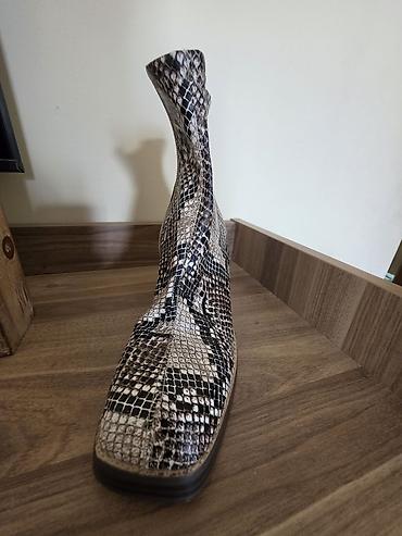 batinka modelleri: Qadın botu – ilan dərisi naxışlı - Model: Orta boğazlı, kəsimi kəskin — 2