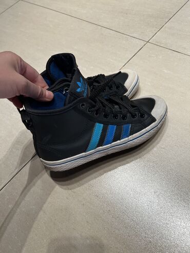 кроссовки оригинал бишкек: Кроссовки Adidas Originals,размер 36.5 лимитрированная