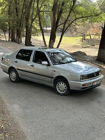 колесо для чемодана: Volkswagen Vento: 1994 г., 1.8 л, Механика, Бензин, Седан — 1