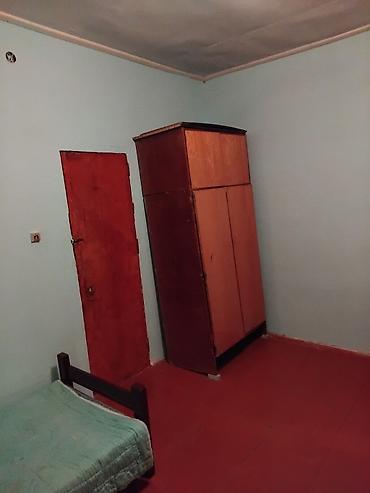 qusar kiraye: Kirayə üçün sadə, geniş otaq - Təbii işıq alan, hündür tavanlı otaq - — 2