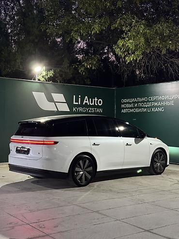 li one: Lixiang i8: 2025 г., 0.1 л, Автомат, Электромобиль, Кроссовер — 2