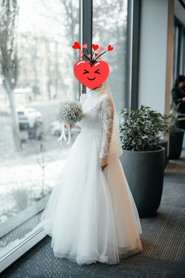 свадебные арки: Продаю свадебное платье! Сшито на заказ. Размер 42-44 (xs-s)в подарок