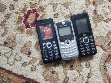 продаю бу: Продаю три телефона все работают батарейки новые есть зарядка Флай не