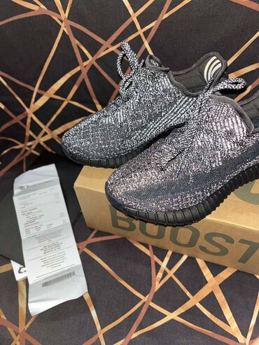 alex obuca online: Prodajem Yeezy 350 Crne,broj 38.Nisu nosene ni probane