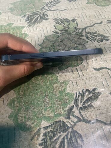 Apple iPhone: IPhone 13, Б/у, 128 ГБ, Синий, Зарядное устройство, Защитное стекло, Чехол, 72 % — 2