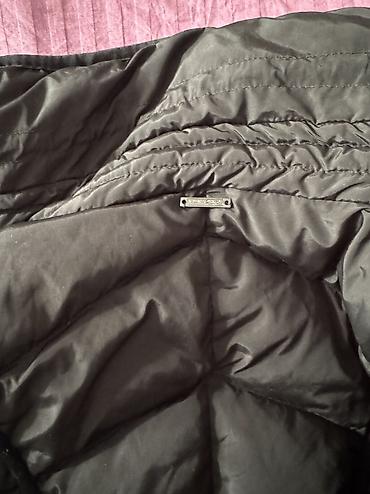 Пуховики и зимние куртки: Двусторонняя утеплённая куртка с капюшоном. Стоила 11500 отдаю очень — 9