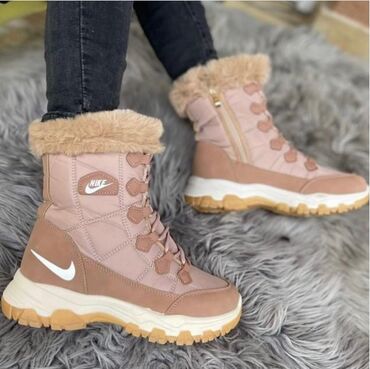 Čizme: Nike čizme 

Novo
Brojevi 36 do 41

fb Moja Kupovina 1 — 2