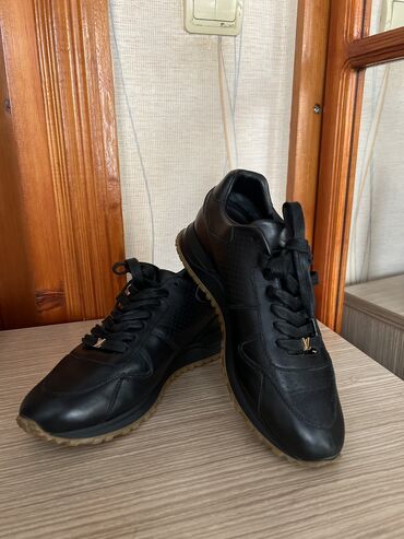 Krasofkalar və idman ayaqqabıları: LOUIS VUITTON krossovkasi teze kimi yarsinnan az giymete ölcusu 41 — 8