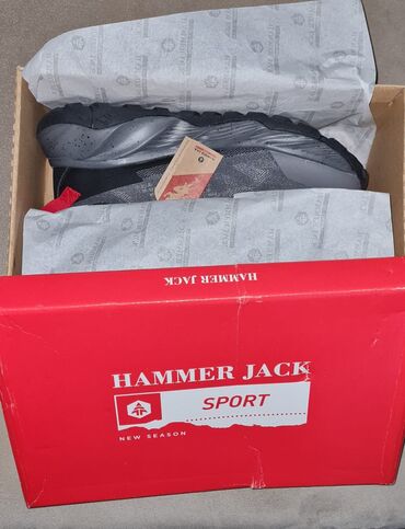 göy rəngli kişi idman kostyumları: Hammer Jack firmasından idman ayaqqabısı. 42 razmerdir