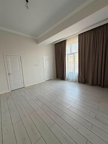flat osh: 🏡 Продается просторная 4-комнатная квартира в клубном доме 📍 Район — 4