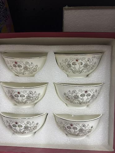 Наборы посуды: Фарфоровые чайные наборы в подарочных коробках. Варианты: - Набор с — 5