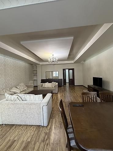 Зал үчүн гарнитуралар: Продаётся просторная трёхкомнатная квартира в ЖК «Айколь» от — 1