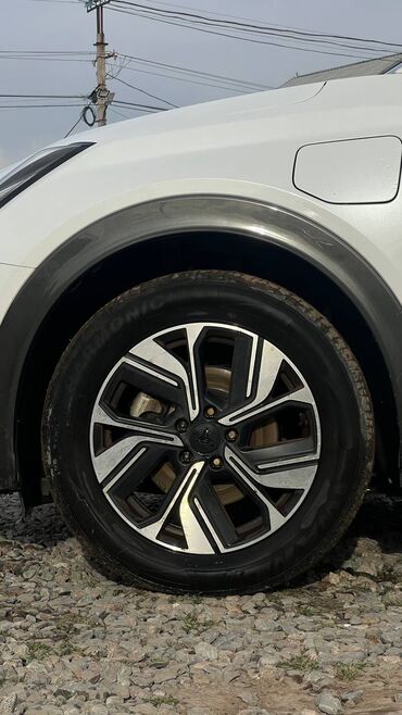 Другие автомобили: Электромобиль NETA Uбелый кроссовер. Кузов и дизайн: - Современная — 10