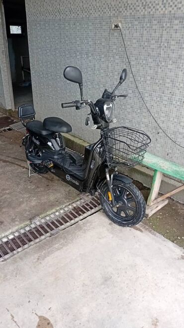 мопед карпаты: Электрический скутер (черный) - Городской электроскутер с низкой