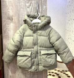 детский пальто: Детская зимняя куртка от Zara. С флисом. Состояние 10/10, 1600с