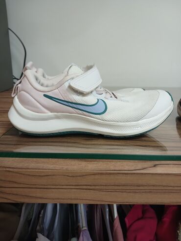 wink obuca: Nike, Veličina - 29