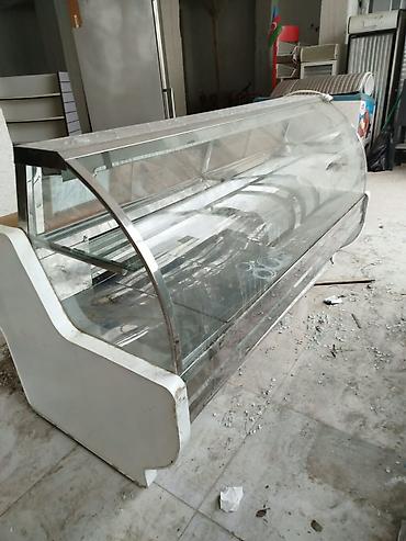Vitrin soyuducu tecili satilir 450azn. Unvan Mehemmedi Nigaz