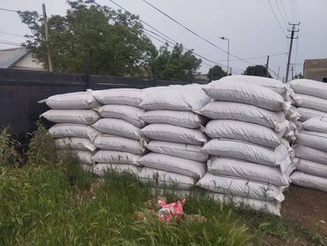insaat materiallari: 670 Kisə Keramzit ( Genişləndirilmiş gil) topdan satılır. Hamisi 1 dən