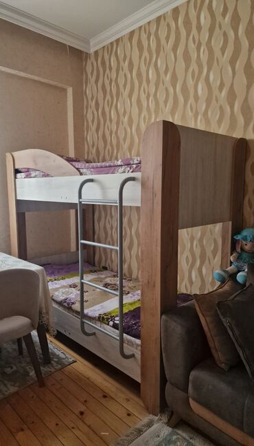 İkimərtəbəli uşaq çarpayıları: Oğlan və qız üçün, İşlənmiş, Çarpayı, Matras ilə, Siyirməsiz