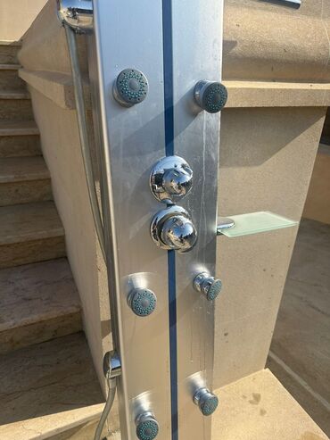 Duş kabinaları, arakəsmələr: Üstü qapalı kabina, Künc üçün — 4