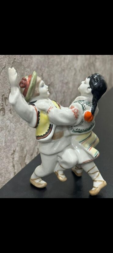 книга по азербайджанскому языку 6 класс: Статуэтка, 1950 год, Фарфор, Россия, Платная доставка