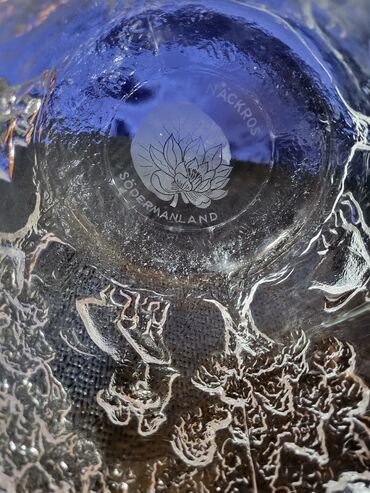 Činije: Cinija nova Kosta Boda,Kjell Engman rucni rad 70te. Cinija — 12