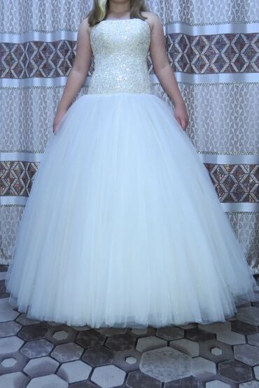 улуттук көйнөк: Свадебное платье 40-42 размер, цвет айвори, сзади шнуровка, очень