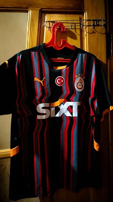 Futbolkalar: •Galatasaray 2024/25 mövsümü alternativ forması •Bakı daxili — 2