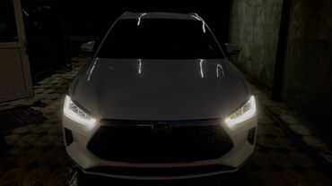 машина электроный: Электрический кроссовер BYD E2 белого цвета, сочетающий современный