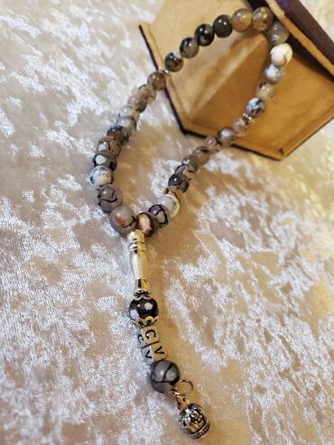 Təsbehlər: Təsbehlər
Qiymetler ferqlidir — 20