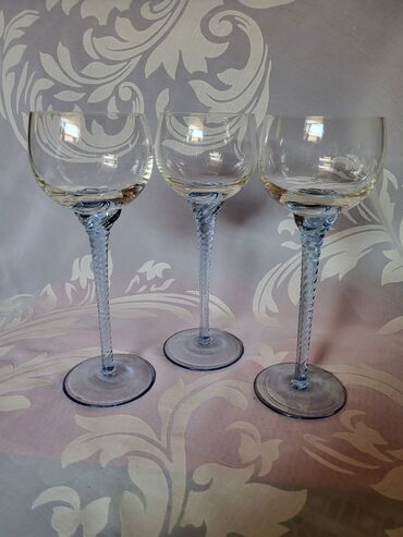 Čaše: Case nove,vintaz za vino. Case perfektne,sve na njima je odsjaj od — 5