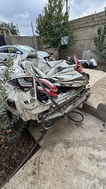 velosiped ehtiyat hisseleri: Avtomobil hissələri – sökülmüş komplekt Satılır: ağır zədəli ağ — 2